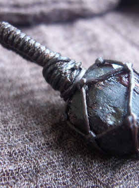 貔貅阁珠宝天然大颗粒金子般重量石榴石原石网兜石吊坠手作