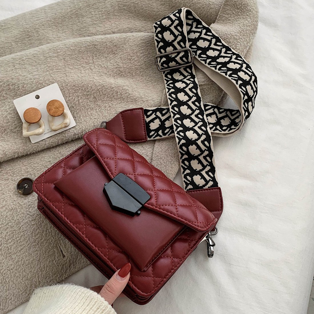 法国小众时尚菱格包包女2025新款潮韩版单肩网红高级感洋气斜挎包 - 图1