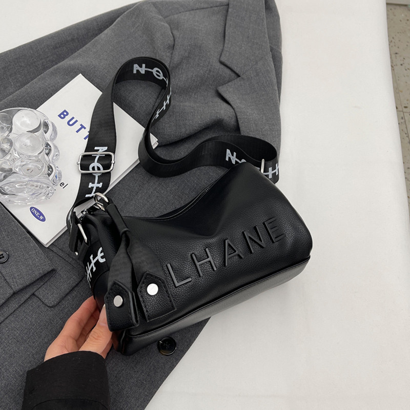 今年流行的休闲柔软宽肩带枕头包女2023新款潮时尚百搭单肩斜挎包,淘宝优惠券,粉丝福利购,淘宝优惠卷