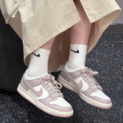 耐克Dunk新款板鞋来袭甜妹请看动感校园风樱花粉FB9109-122 - 图3