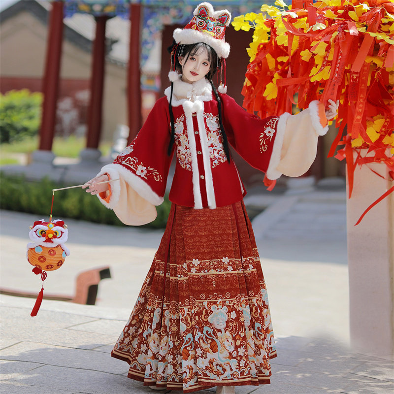 原创【瑞马祥年】明制拜年汉服女方领刺绣比甲马面裙冬款加绒套装,淘宝优惠券,粉丝福利购,淘宝优惠卷