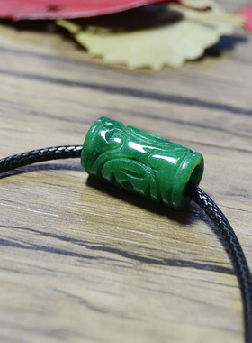 天然翡翠简约大方风玉石女士吊坠