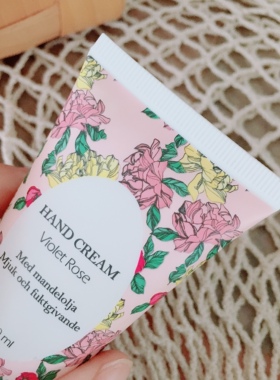 指尖萦绕玫瑰香的清冷女主叭~HAND玫瑰香氛护手霜滋润保湿50ml