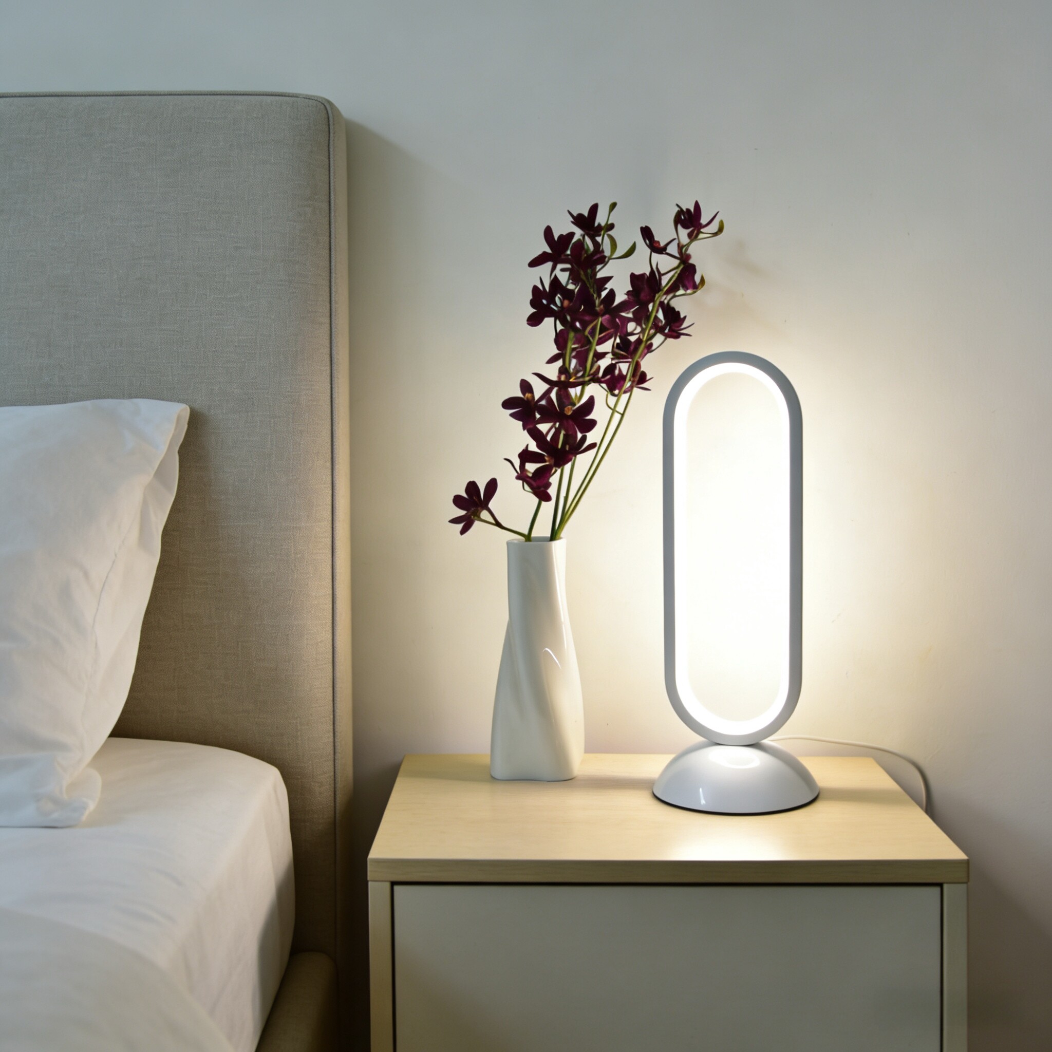 2025新款ins风北欧简约床头灯卧室创意台灯现代家居护眼小夜灯