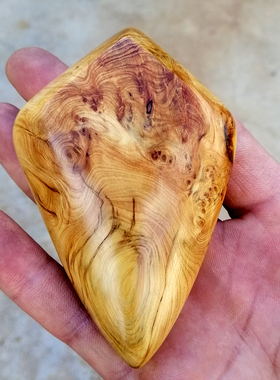 守一孤品《百财》崖柏白菜手把件瘤花纯手工随型百财文玩把玩件