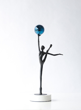 现代轻奢抽象艺术体操女孩摆件