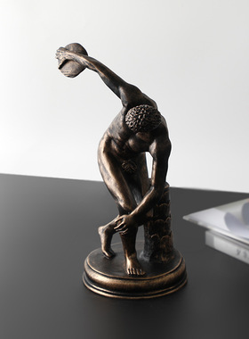 现代简约创意运动员人物雕塑摆件办公室书柜茶几软装搭配家居饰品