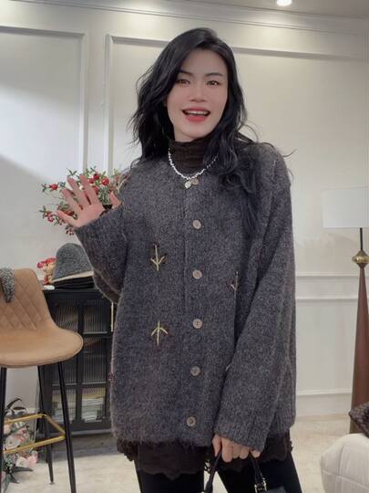 Large size lazy soft waxy embroidered knitted cardigan women's autumn and winter new fat mm loose giant slim sweater jacket top