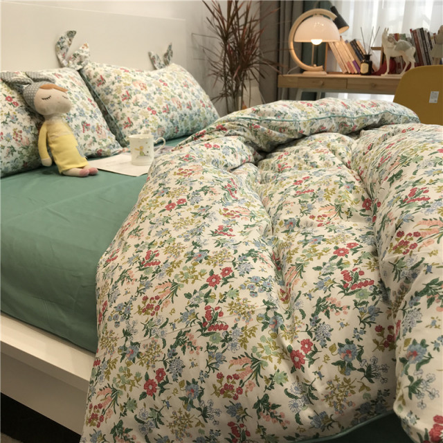 Four-piece set of American pastoral small floral bed