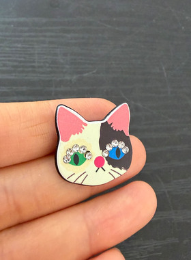 小巧不对称猫咪头像女式可爱别针胸针