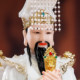 The statue of the Jade Emperor enshrines the Queen Mother with ornaments