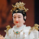 The statue of Nuwa empress worships the Buddha statue of Mother Earth