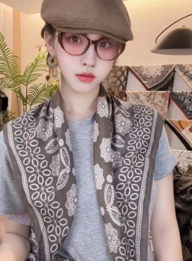 秋冬款丝绒棉马车小方巾高端丝巾女2026新款护颈小领巾薄妈妈围巾