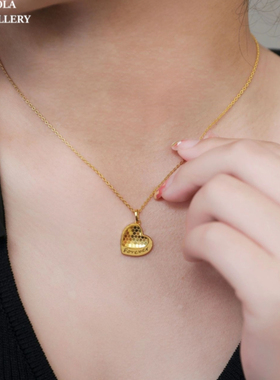 闪亮的心项链蜂巢心形