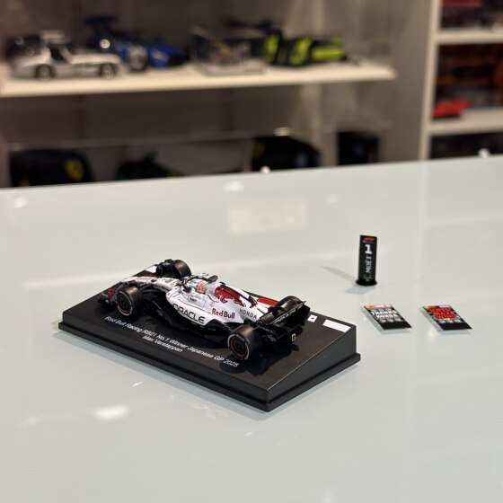Spot 1 64 Spark Red Bull F1 RB21 Verstappen 2025 Japanese special painted car model