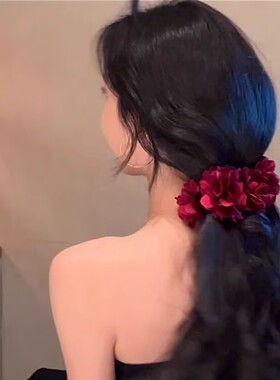 夏日奇遇，海边度假拍照半扎发抓