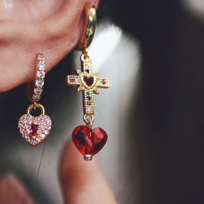 VINTAGE复古风十字架耳环女神范轻奢风血红色桃心耳骨环镶钻耳扣,淘宝优惠券,粉丝福利购,淘宝优惠卷