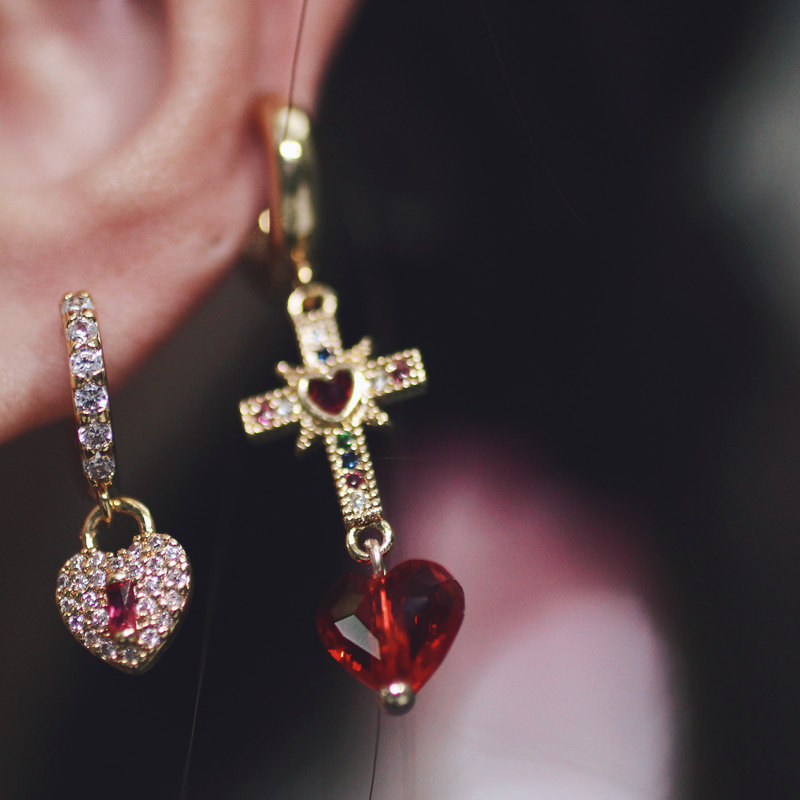 VINTAGE复古风十字架耳环女神范轻奢风血红色桃心耳骨环镶钻耳扣,淘宝优惠券,粉丝福利购,淘宝优惠卷