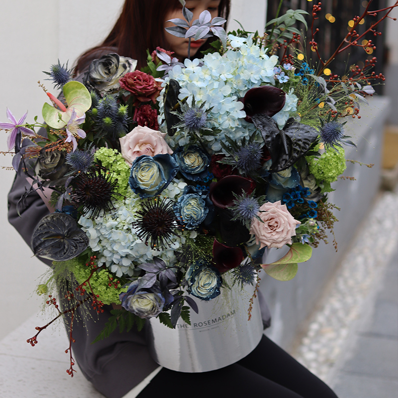 进口玫瑰花抱桶手捧节日生日鲜花送女友礼物速递同城配送