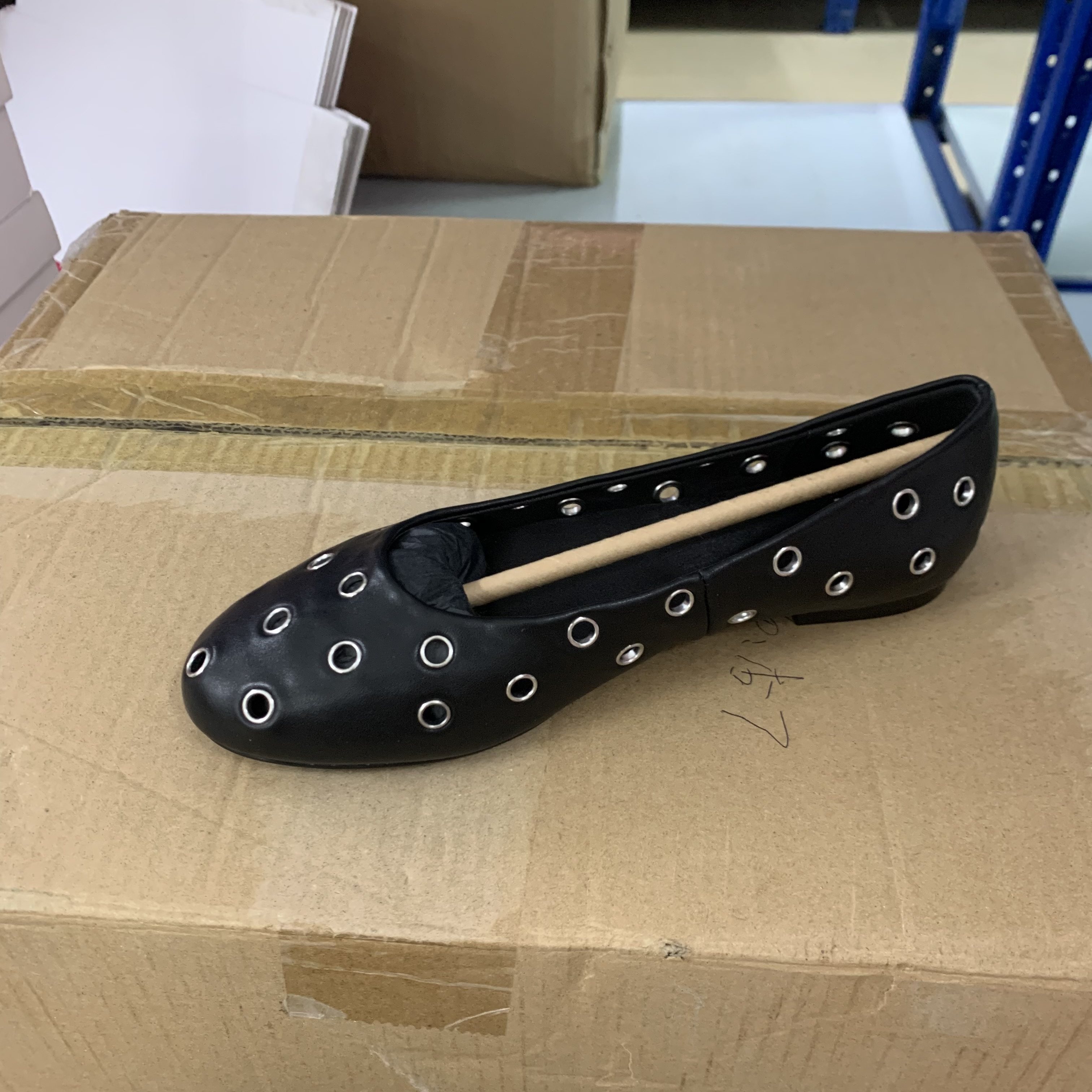 外贸原单女鞋圆头铆钉镂空平底单鞋女浅口一脚蹬时尚女单鞋,淘宝优惠券,粉丝福利购,淘宝优惠卷