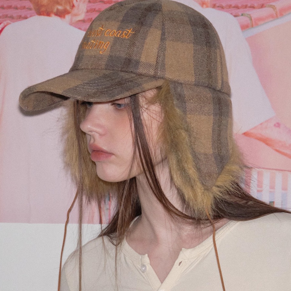 郑佰万 时髦精辣妹格子毛绒护耳棒球帽博主钟爱个性复古鸭舌帽女 - 图2