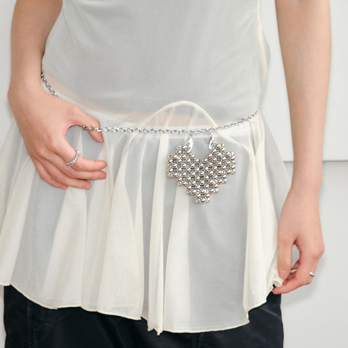 郑佰万 chao酷!个性手工镀银爱心串珠腰链时髦可斜挎腰带女配饰 - 图1