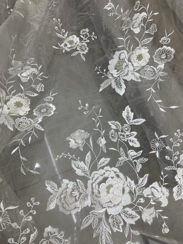 6姆米真丝欧根纱底手工钉珠重工立体绣马甲衬衫防晒衣连衣裙面料 - 图2