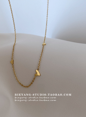 ZUORAN 小众极简三颗爱心百搭精致小巧锁骨链钛钢金色气质项链N39