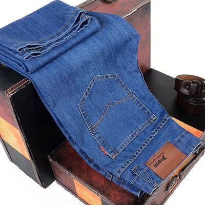 Thin, loose and straight fit, versatile for work, leisure and leisure