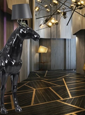 创意摆件玻璃钢雕塑半马落地灯会所KTV酒店灯饰树脂马头工艺品