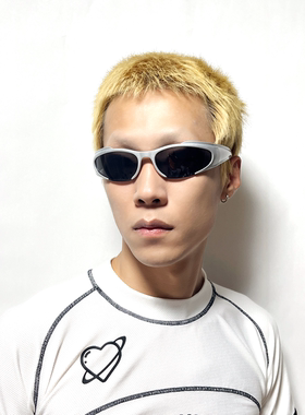 欧美Y2K先锋弧形窄框凹造型墨镜