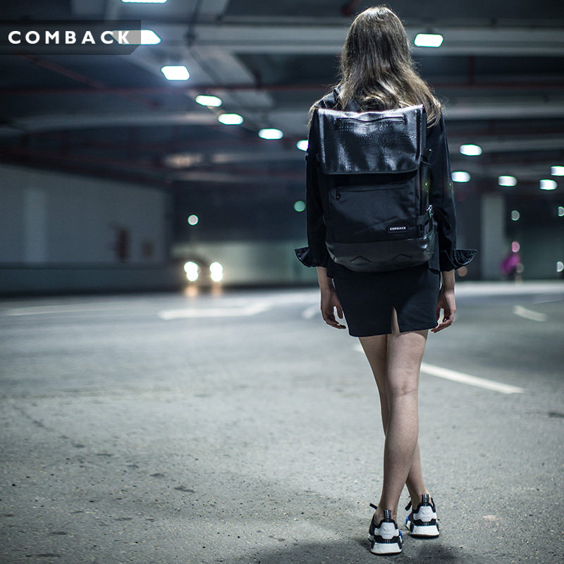 comback纯黑低调女型格双肩背包 comback双肩背包