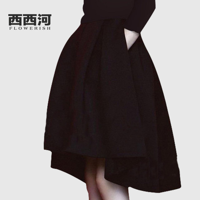 European and American Hepburn style long-sleeved round neck waist small black dress 2021 autumn new temperament a-line version women's dress