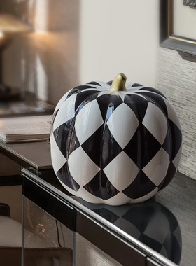 北欧创意黑白格陶瓷南瓜轻奢摆件样板间儿童房家居桌面软装饰品