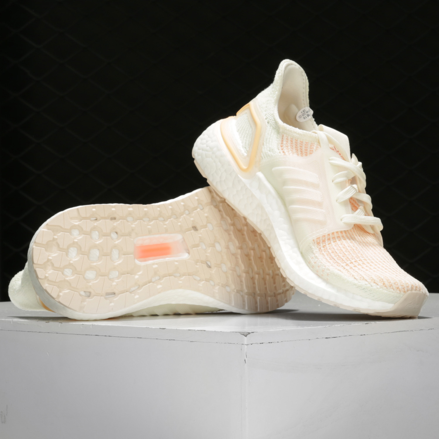 Adidas/阿迪达斯正品 UltraBOOST19 w 女子休闲运动跑步鞋F34073 - 图2