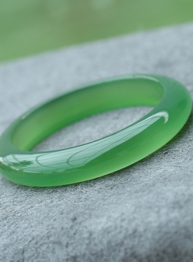 新中式天然玛瑙手镯梅子青玉镯