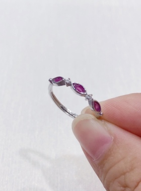 G7#天然红宝石戒指 三颗马眼钻排戒 S925银戒托 总重0.88克配证书