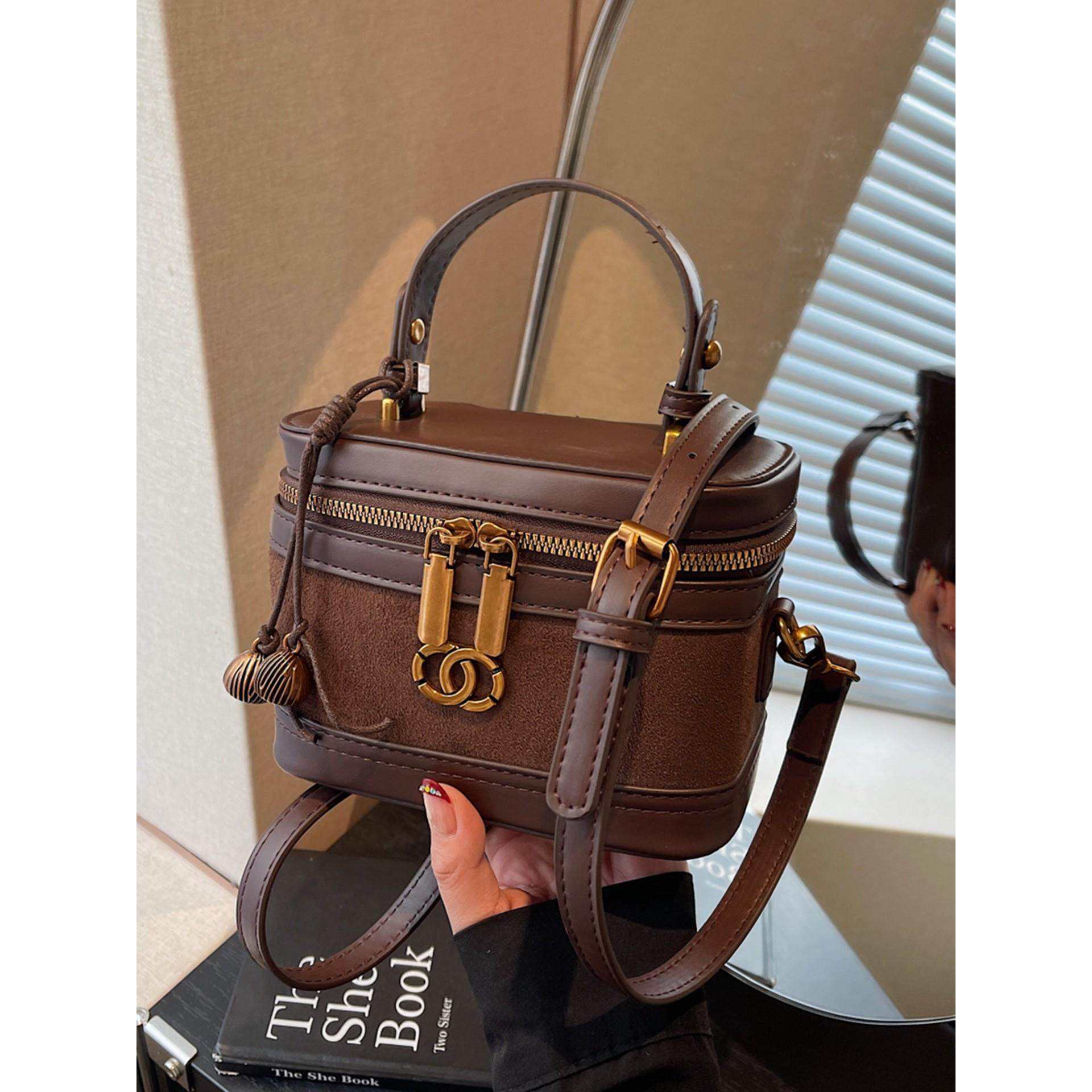 高级感小众包包女2026新款秋冬百搭复古斜挎包麂皮手提盒子水桶包,淘宝优惠券,粉丝福利购,淘宝优惠卷