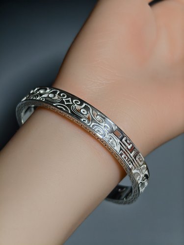 【足银999】手工錾刻镂空浮雕饕餮兽面银镯民族风银手镯 - 图2