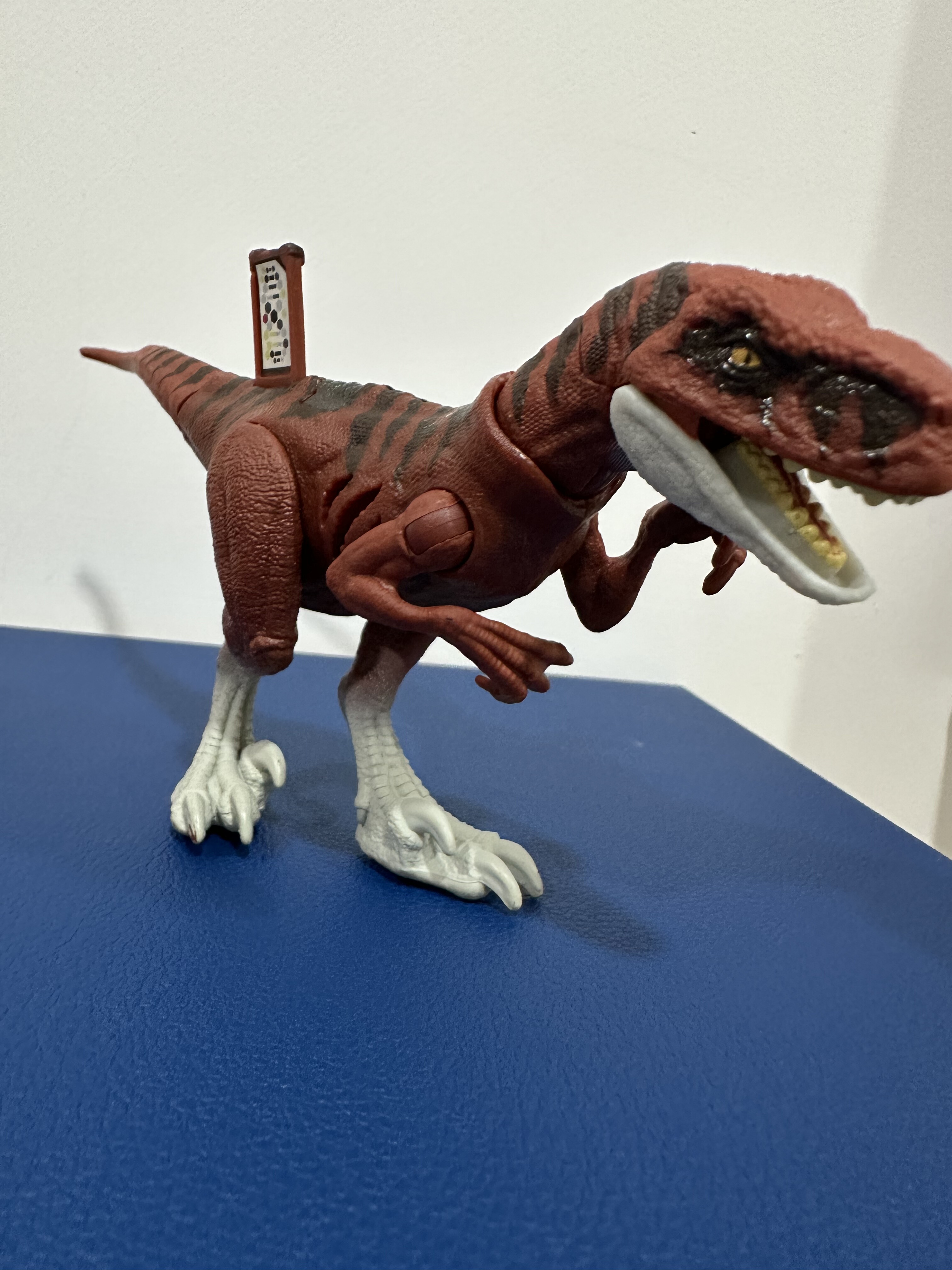 美泰战损野蛮盗龙 侏罗纪世界3 极端破坏系列暴蛮龙 枣红色,淘宝优惠券,粉丝福利购,淘宝优惠卷