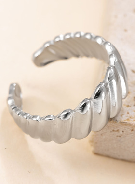 跨境新款不锈钢戒指光面斜纹开口戒指时尚高级感钛钢饰品