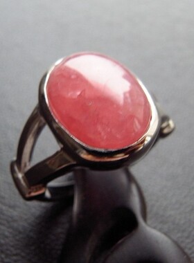 玫瑰天然红纹石戒指