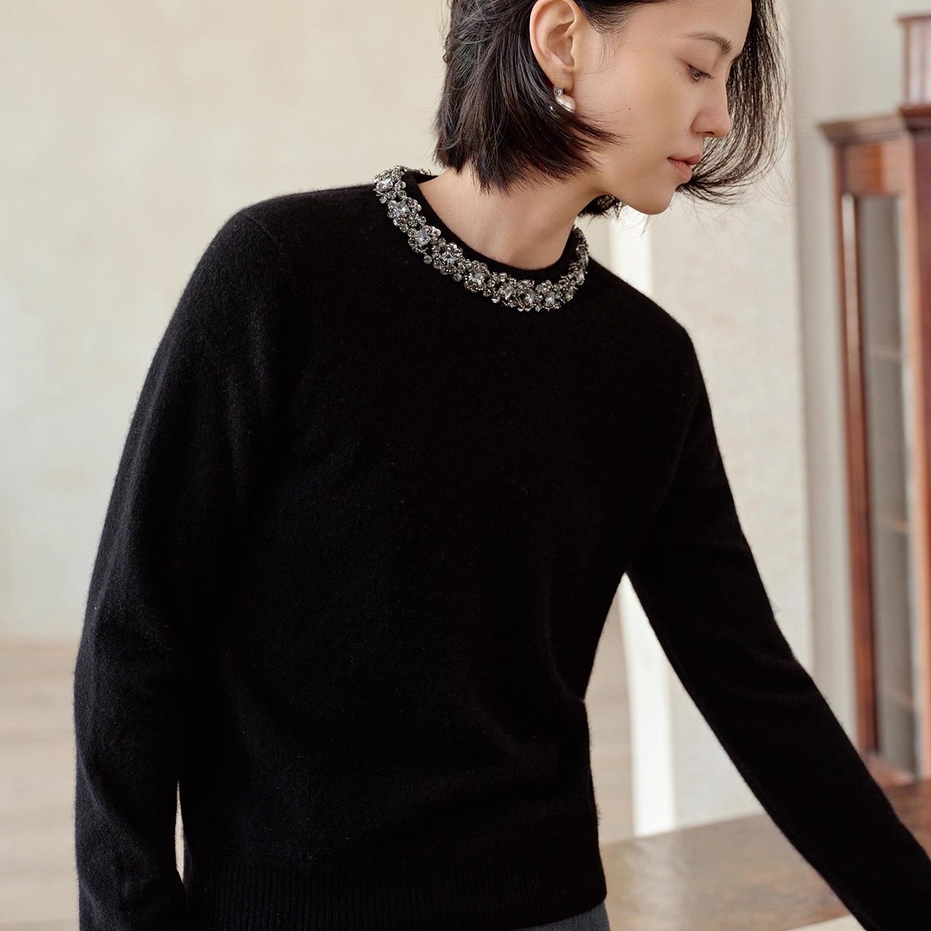 圆领钉珠镶钻羊绒衫女100纯山羊绒毛衣秋冬新款上衣套头针织打底,淘宝优惠券,粉丝福利购,淘宝优惠卷