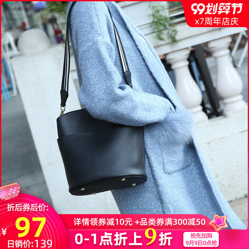 2020新款软皮大容量宽带女士水桶包 凡思曼女士包袋