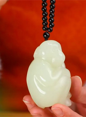 天然新疆和田玉生肖猴手把件摆件