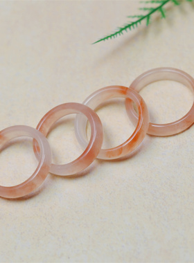 和田玉桃花酿金丝玉圆条玉石戒指