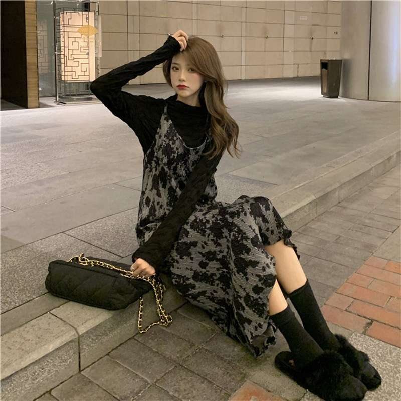 秋季法式碎花吊带连衣裙2021新款 七彩丽人俏妮芬连衣裙