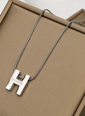 unbeaten小众设计字母钛钢项链女