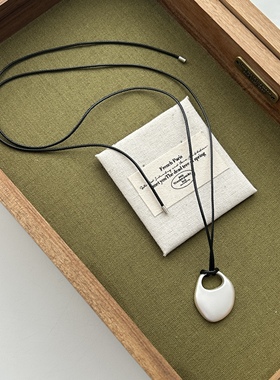 简约不规则马鞍包吊坠项链