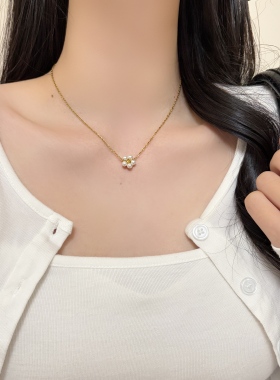 unbeaten珍珠花朵金色锁骨链